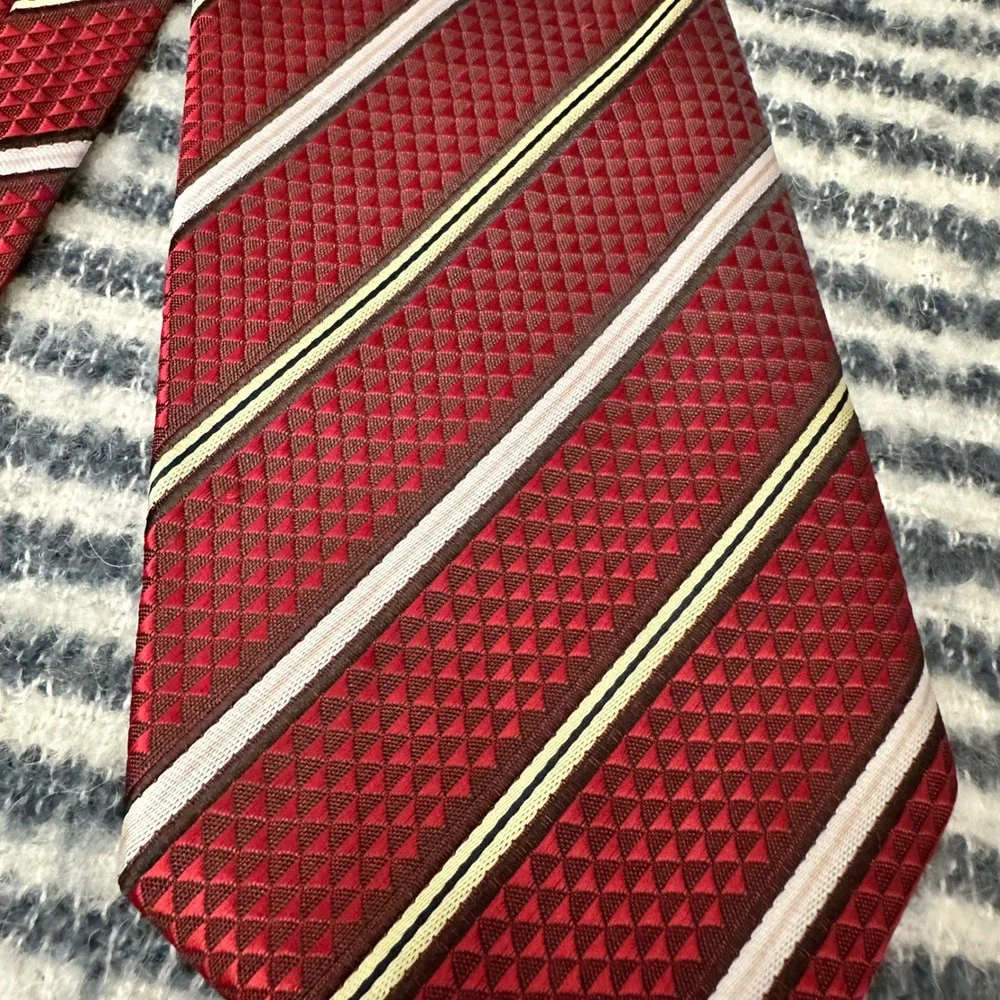 GUCCI Made in Italy Mens Striped Silk Neck Tie Red Textured Formalwear‎ Vintage